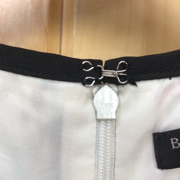 Banana Republic Sleeveless Blouse EUC size 2Petite - Picture 5 of 6